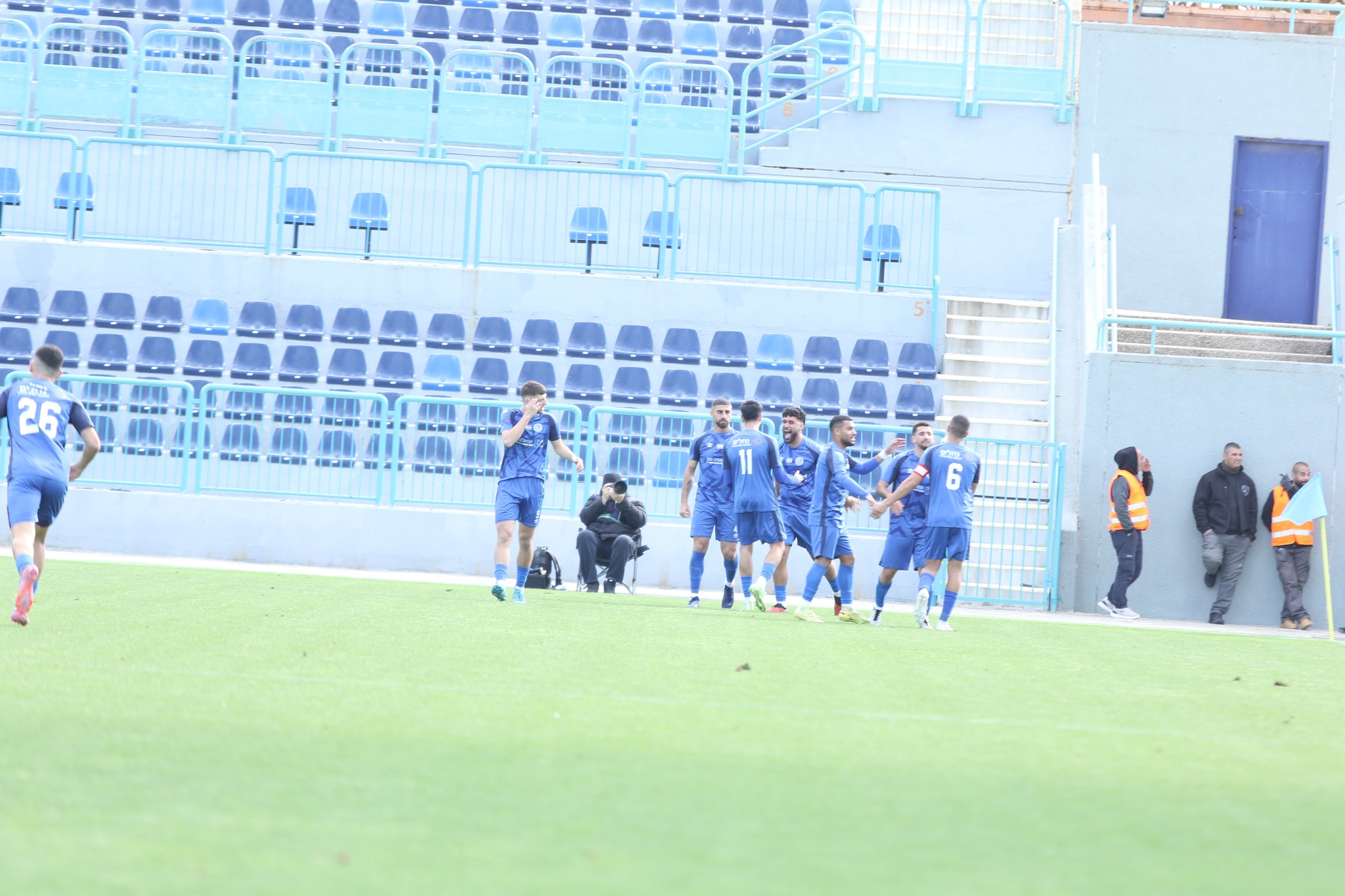 שמחה גדולה אצל שחקני נווה שאנן אחרי השער השני (דאפר מחאמיד)